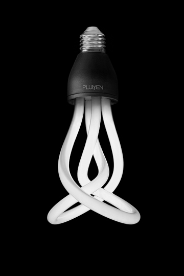 PLUMEN, die Designer-Energiesparlampe, die mit ihrem dynamischen Design positiv auffÃ¤llt.